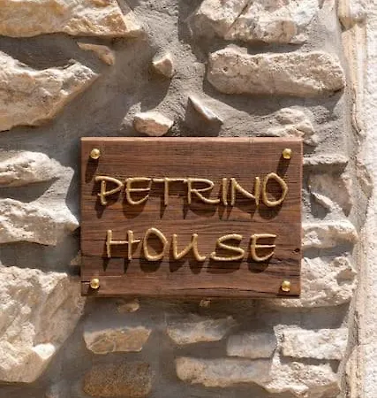 Petrino House Casa de Férias Apérathos